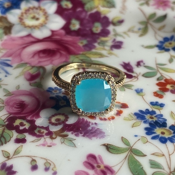 GOLD Tone And Blue Accent Ring - Picture 3 of 16